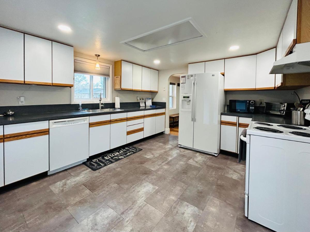 Little Blue Bungalow On Boise'S Bench, Pet Friendly, Fully Fenced Yard With Doggie Door! 2 Miles From Bsu, 5 Minutes From Downtown Boise, Desk And Workstation For Remote Workers, 2 Tv'S Large Walk-In Closet, Good For Mid-Term Stays Ngoại thất bức ảnh