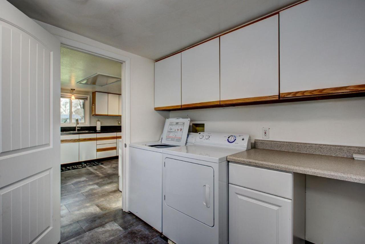 Little Blue Bungalow On Boise'S Bench, Pet Friendly, Fully Fenced Yard With Doggie Door! 2 Miles From Bsu, 5 Minutes From Downtown Boise, Desk And Workstation For Remote Workers, 2 Tv'S Large Walk-In Closet, Good For Mid-Term Stays Ngoại thất bức ảnh
