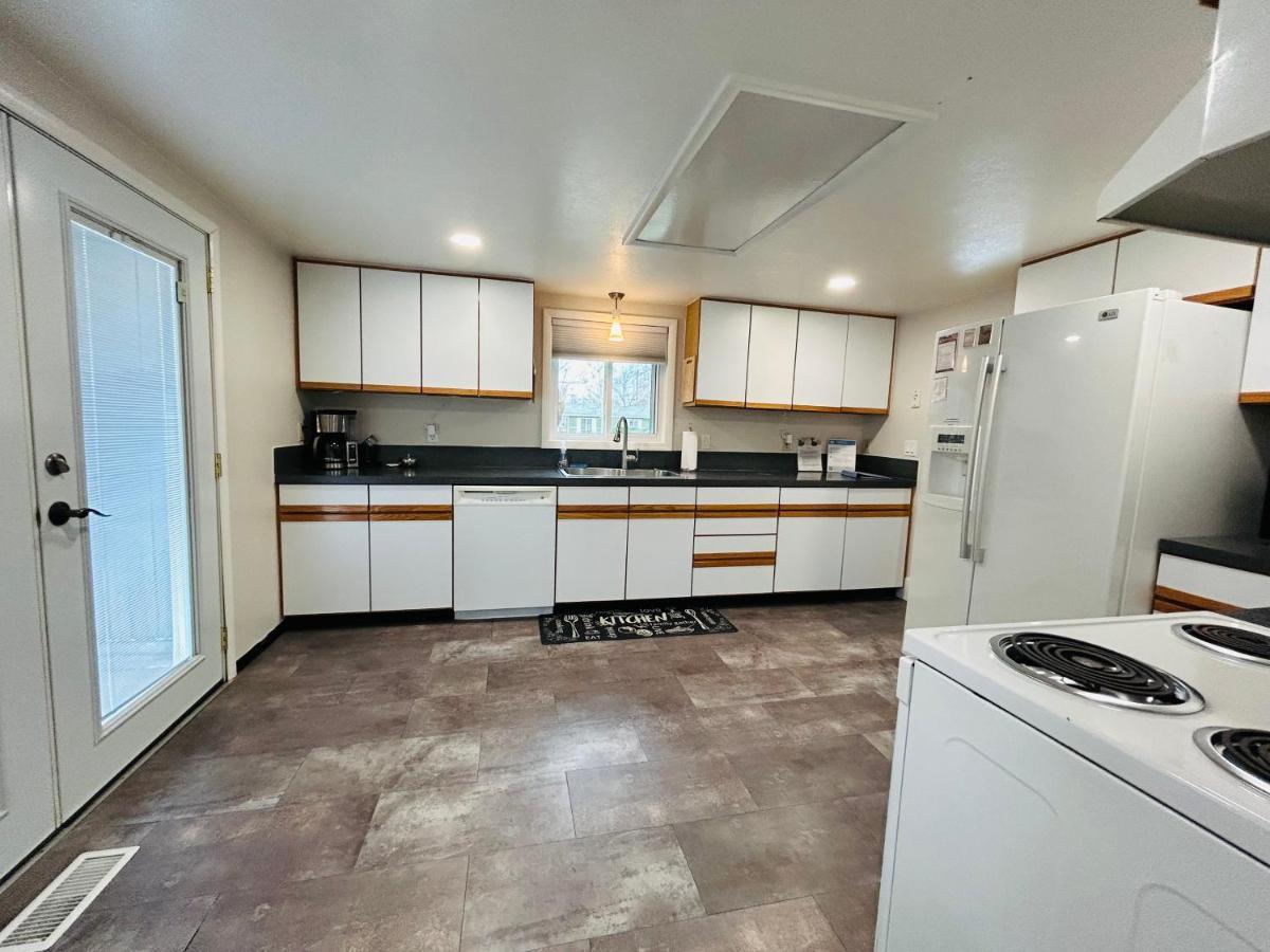 Little Blue Bungalow On Boise'S Bench, Pet Friendly, Fully Fenced Yard With Doggie Door! 2 Miles From Bsu, 5 Minutes From Downtown Boise, Desk And Workstation For Remote Workers, 2 Tv'S Large Walk-In Closet, Good For Mid-Term Stays Ngoại thất bức ảnh